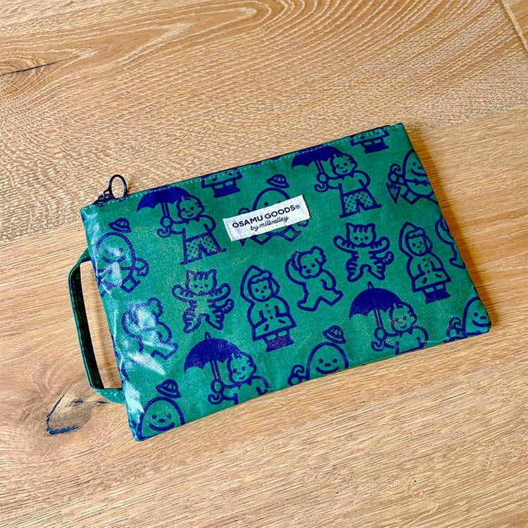 OSAMU GOODS】rainyday flat pouch（green）LC26006 | オサムグッズ